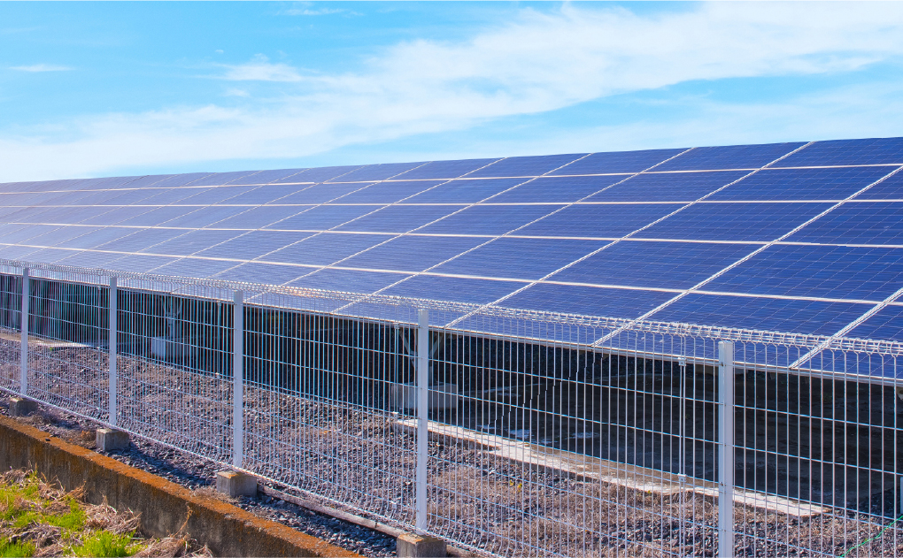 太陽光発電施設のフェンス設置が義務化