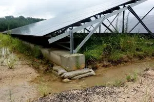土嚢で埋めて対応。広島県にあるメガソーラーの例