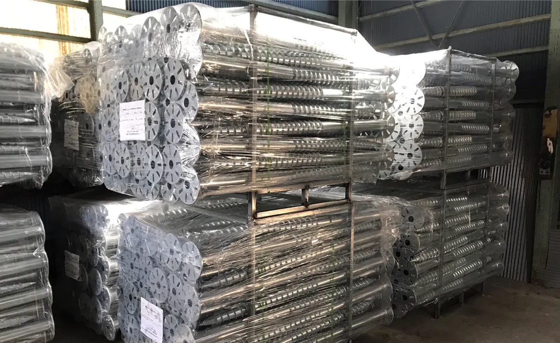 スクリュー杭も国内在庫で対応